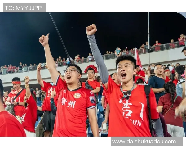 足球明星街头亲民互动瞬间展现真实魅力与球迷情感交流